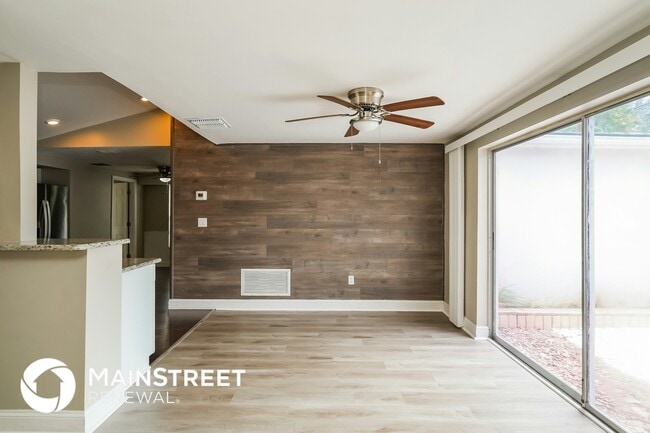Building Photo - 3452 Brookfield Dr
