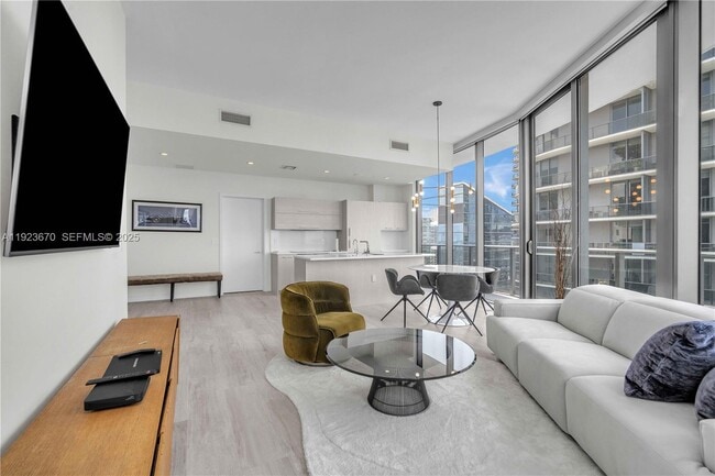 Foto del edificio - 55 SW 9th St