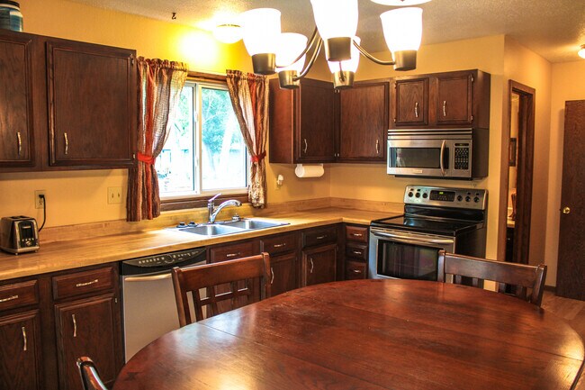 Kitchen - 3415 2nd St N
