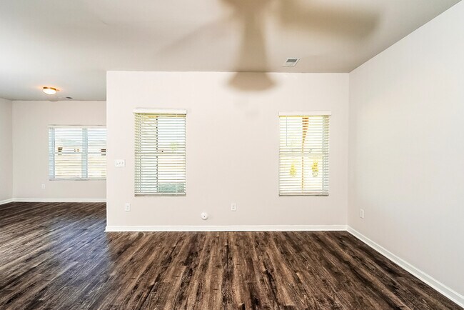 Foto del edificio - 60 Cottage Ln