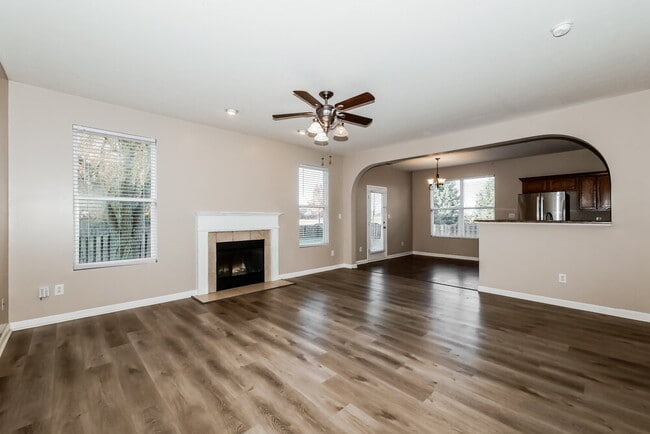 Building Photo - 15559 Old Pond Cir