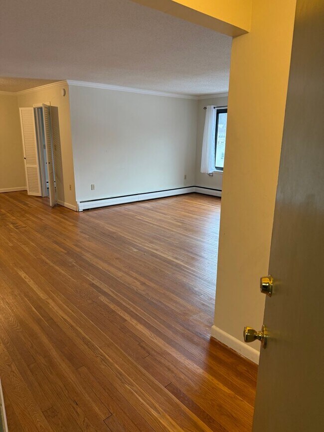 Foto del edificio - Concord Condo - Heat and Hot Water Included!