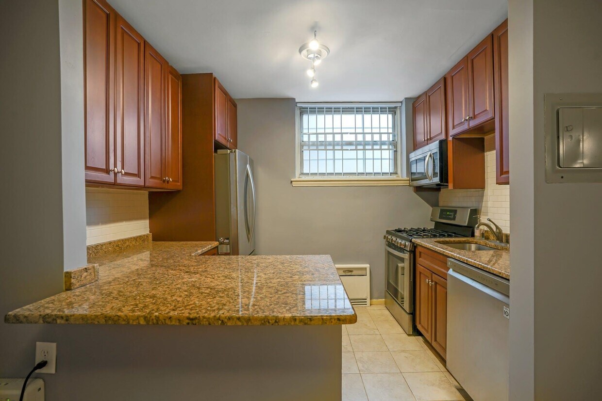 Foto principal - 8550 Boulevard E
