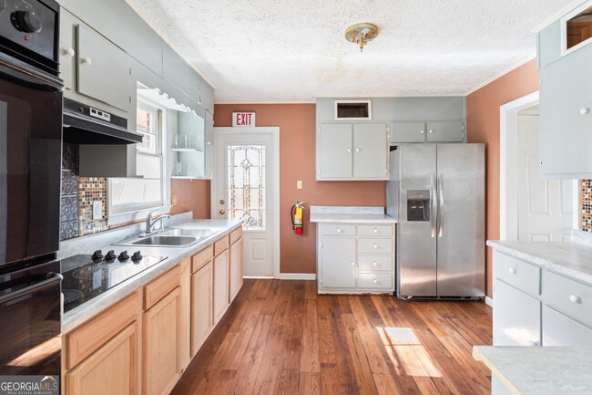 Building Photo - 4311 Short St