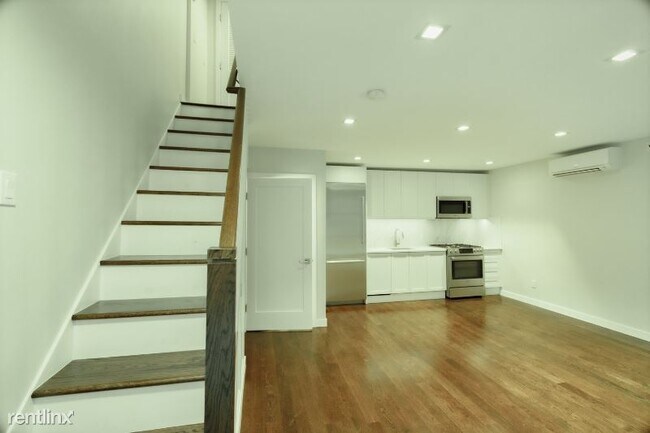 Foto del edificio - 2 br, 3 bath House - 275 Mott St