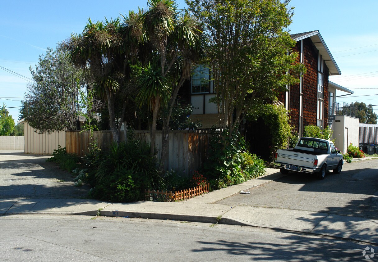 Primary Photo - 666 Reseda Dr