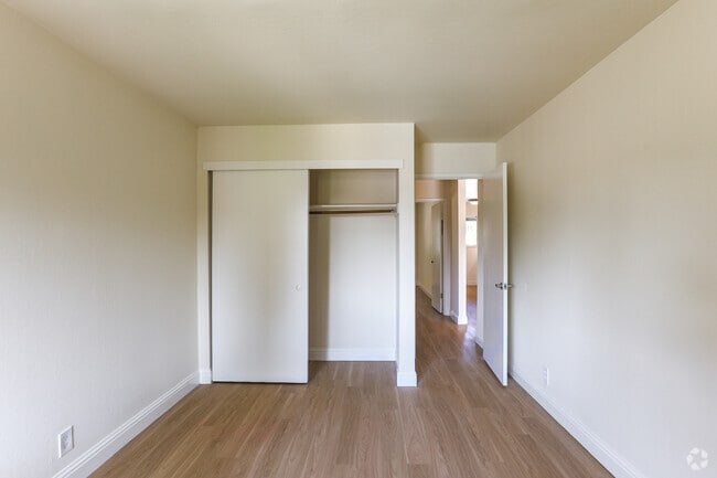 2BR, 1BA - 824SF - Bedroom - Bonnie Terrace Apartments