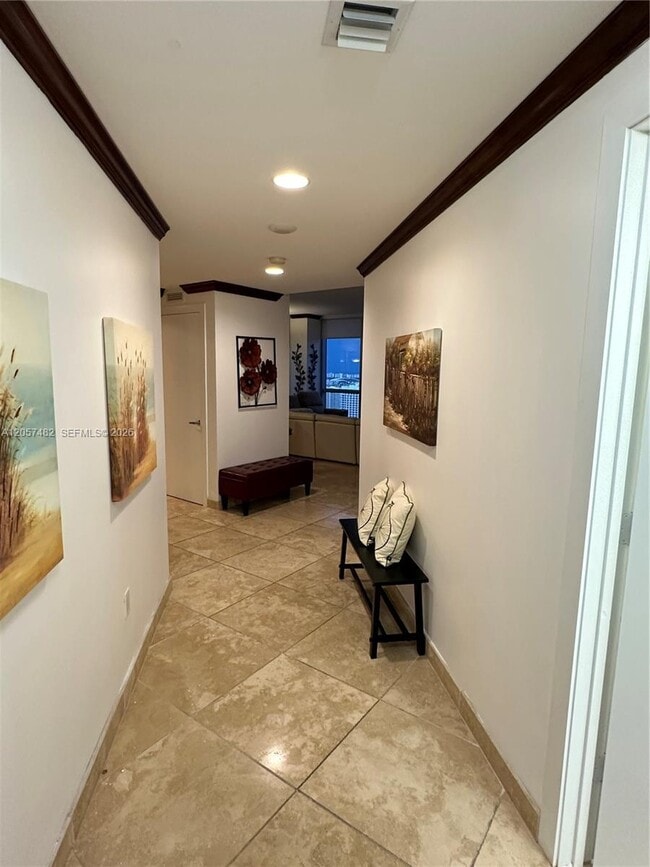 Building Photo - 1060 Brickell Ave