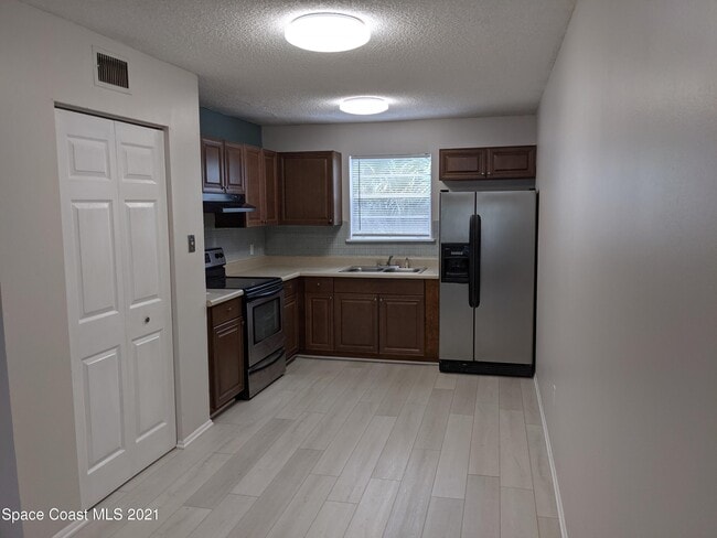 Building Photo - 323 Olmstead Dr