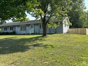 Building Photo - 11 Maple Ct