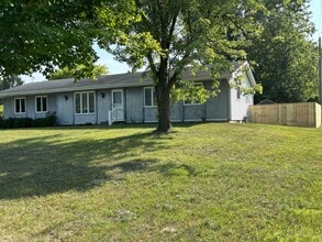 Building Photo - 11 Maple Ct