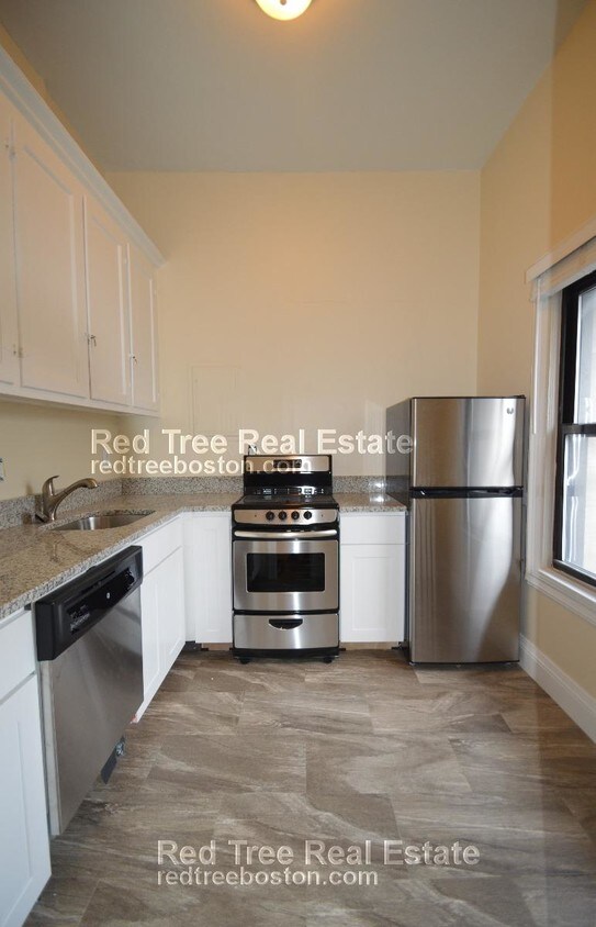 Primary Photo - 1470 Beacon St