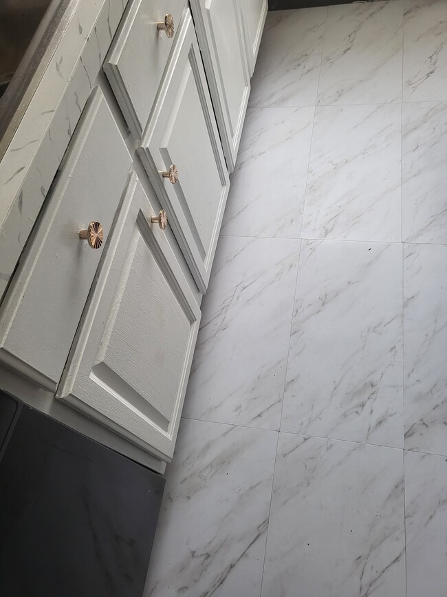 Building Photo - 2445 Brookwood St