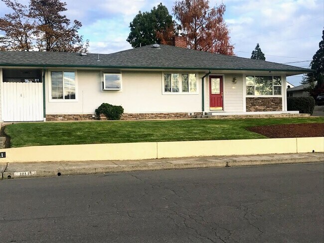 Foto del edificio - 3 br, 2 bath House - 1811 NW Kline St