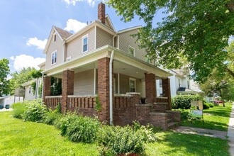 Building Photo - 805 W University Ave