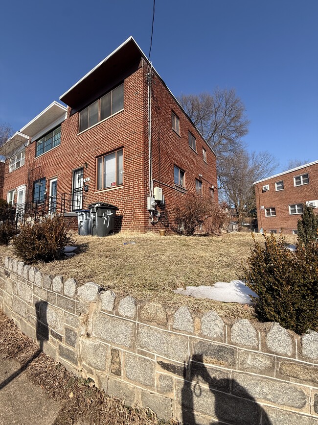 Foto del edificio - 41 Tuckerman St NW