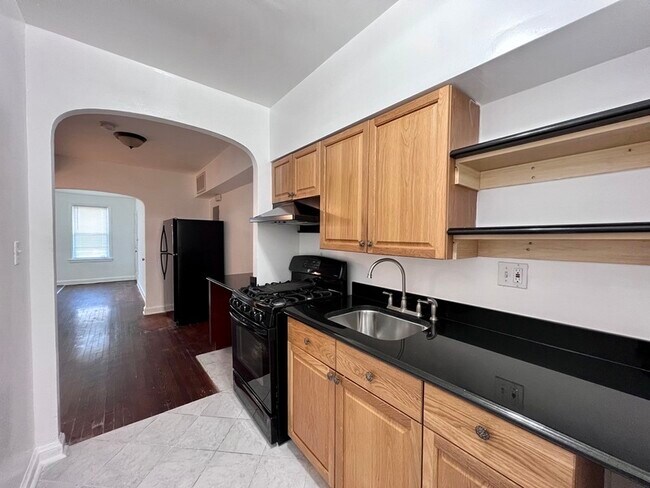 Foto del edificio - 1329 Adams St NE