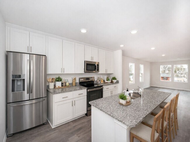 Foto del edificio - FIRST MONTH FREE -  3BR/3.5BA brand new townhome with 1-car garage near Downtown Mooresville.