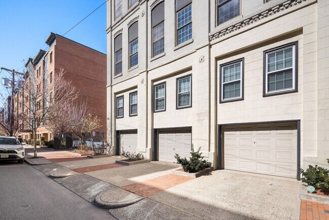 Foto del edificio - 222 Clinton St