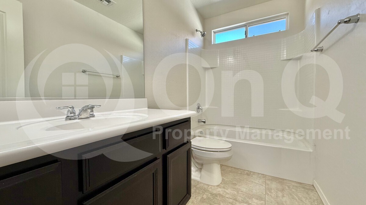 Foto principal - 2282 S Deerfield Ln