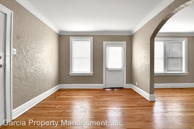 Building Photo - 4251-4909 S Kingshighway Blvd