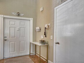 Building Photo - 6682 Via Regina