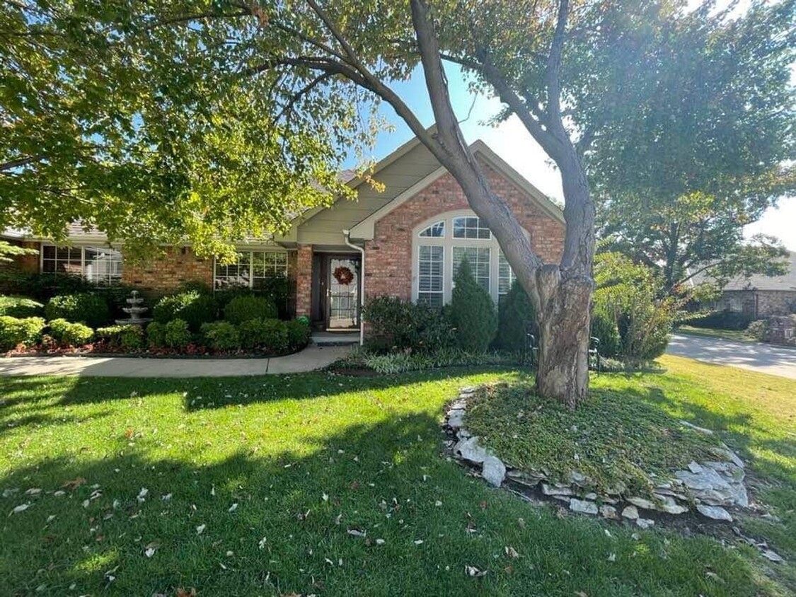 Primary Photo - Charming Corner Home In Jenks School Distr...