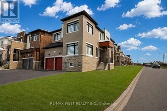 Building Photo - 2215 Crystal Dr