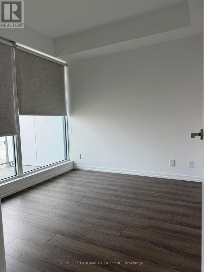 Photo du bâtiment - 1000-1000 Portage Pkwy