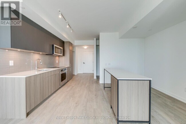 Building Photo - 806-220 MISSINNIHE Way