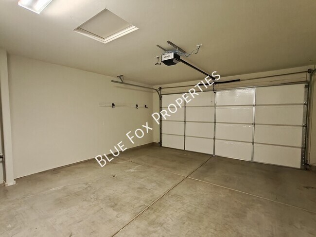 Foto del edificio - 8454 N Lone Ranger Rd