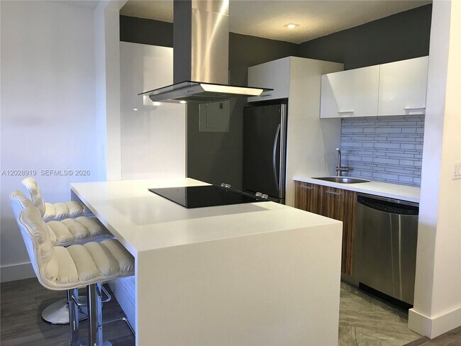 Foto del edificio - 2915 Plunkett St