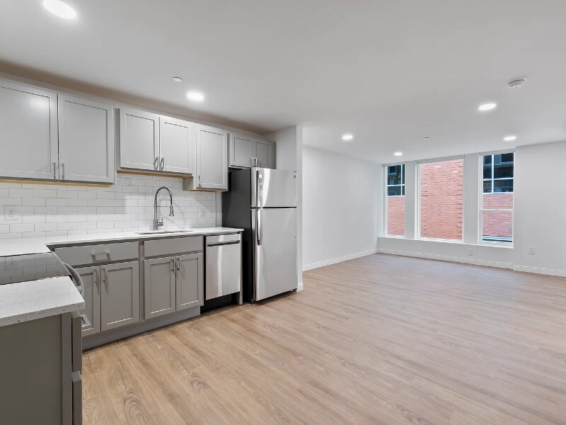 Primary Photo - 627 Hamilton St