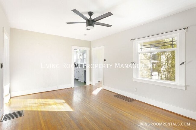 Building Photo - 2318 SE 72nd Ave