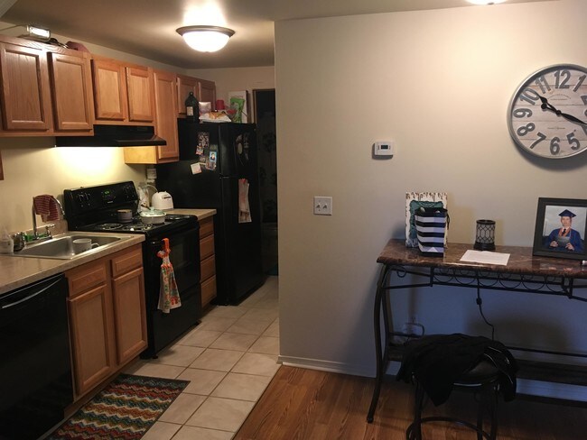 Foto del edificio - 8118 Creekwood Dr