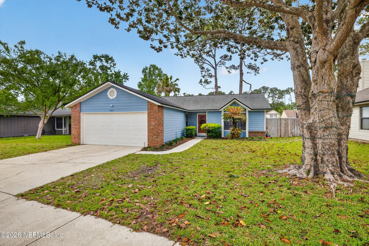 Foto del edificio - 3651 Lumberjack Cir N
