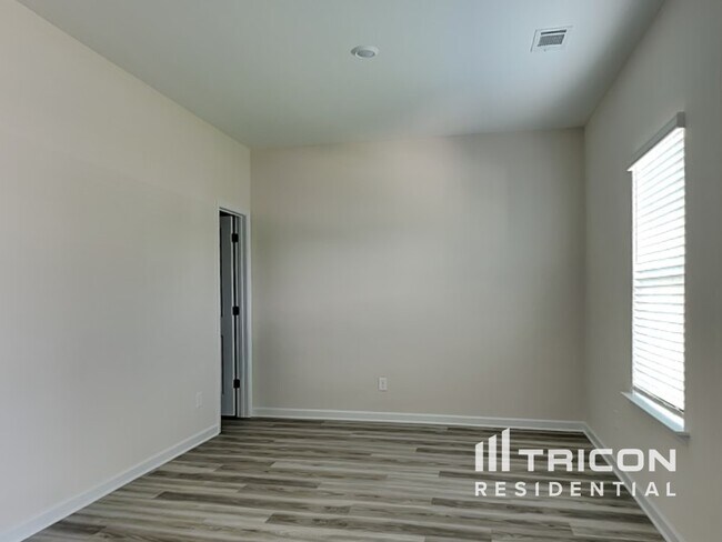 Foto del edificio - 3323 Arabian Farm Ln