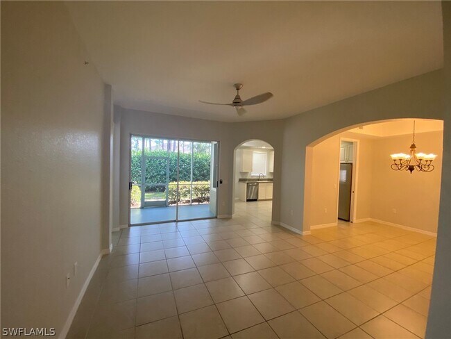 Building Photo - 1315 Mariposa Cir