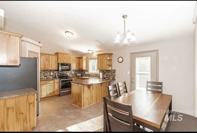 Foto del edificio - Spacious 5BR House in Ammon