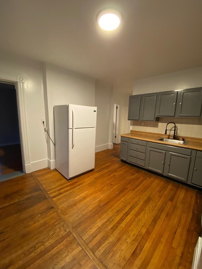 Building Photo - 12 Courtney Ave