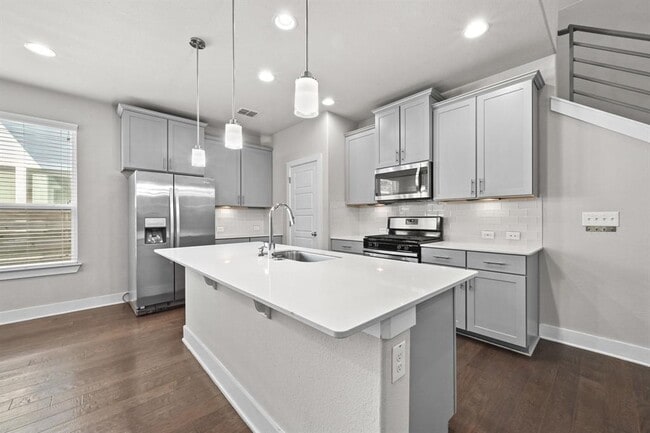 Building Photo - 2108 Hermia St