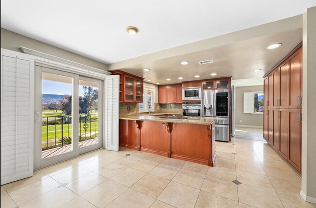 Building Photo - Gorgeous 3BD/3BA Home on a Golf-Course with Expansive Mountain Views! $5,000/mo