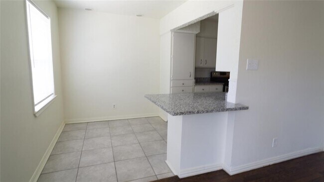 Foto del edificio - 1215 Dearborn Dr