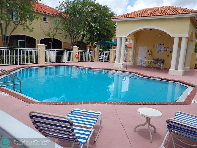 Building Photo - 8210 Santa Monica Ave