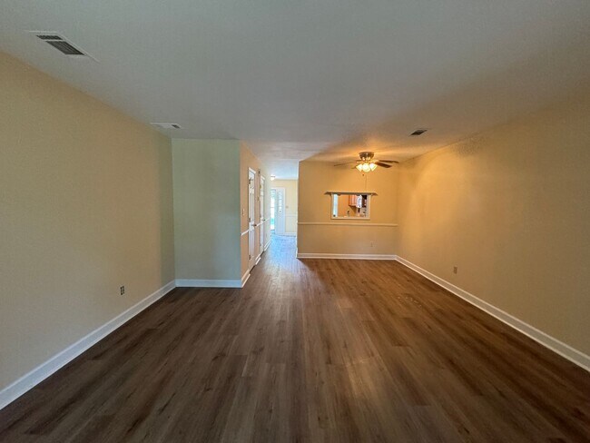 Foto del edificio - 5902 King Charles Ct