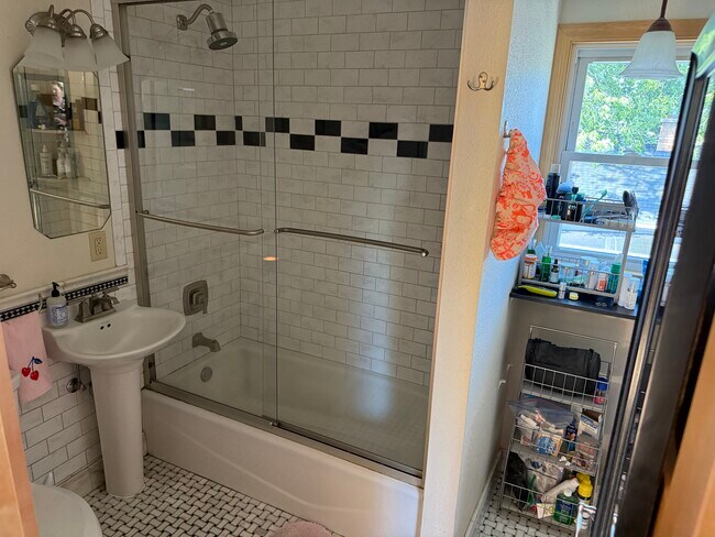 Foto del edificio - 6215 N Willow Glen Ln