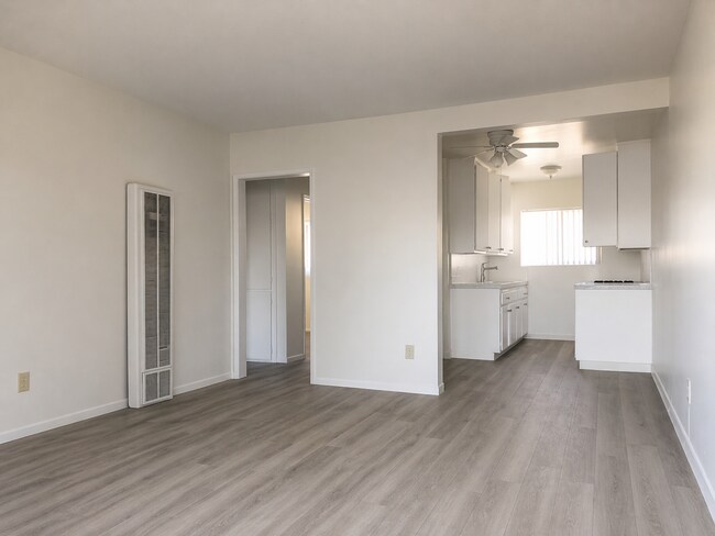 Interior Photo - 821-827 Glenway Dr