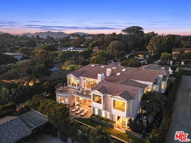 Foto del edificio - 7335 Birdview Ave