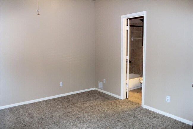 Foto del edificio - 1046 W 23rd St