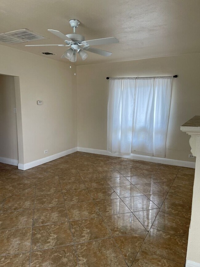 Building Photo - Alta Vista Rear Apartment